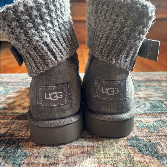 Brand new!! Beautiful gray color UGG. Women size 8. - Picture 2 of 7